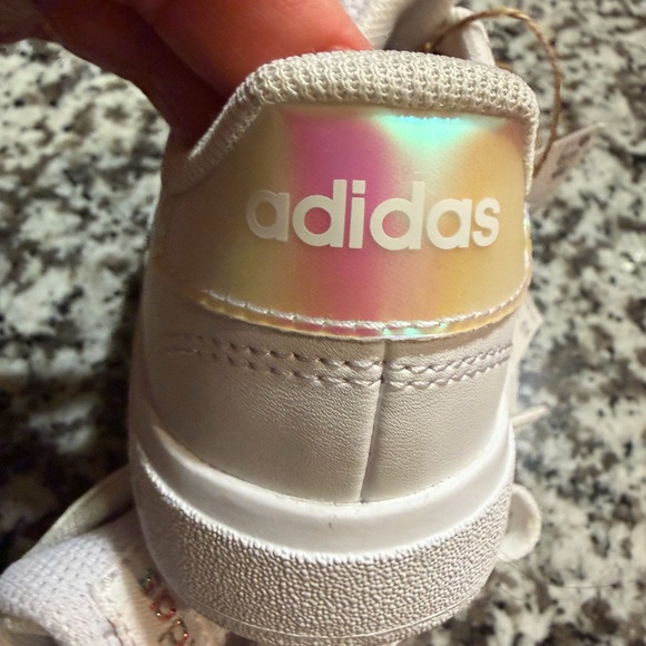 Girls adidas - Picture 2 of 3
